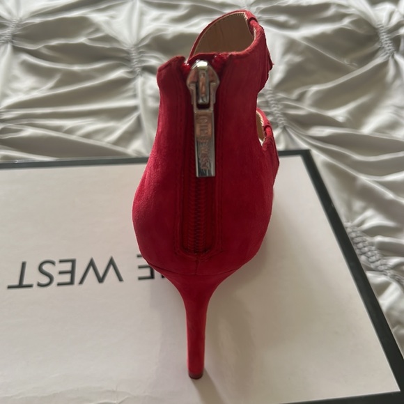 Red Heels - Picture 5 of 5